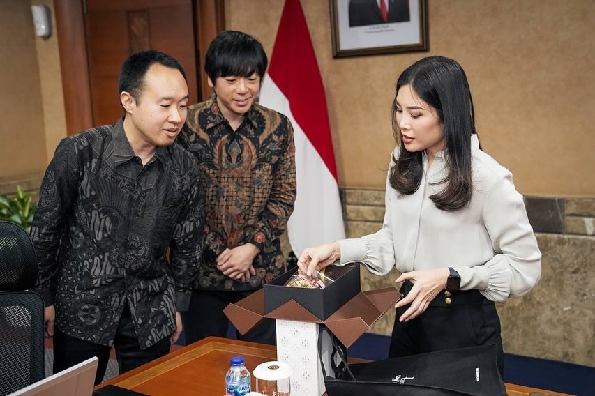 Capcom Sambangi Kantor Wamenparekraf, Bahas Apa? (Foto IG @angelatanoesoedibjo)