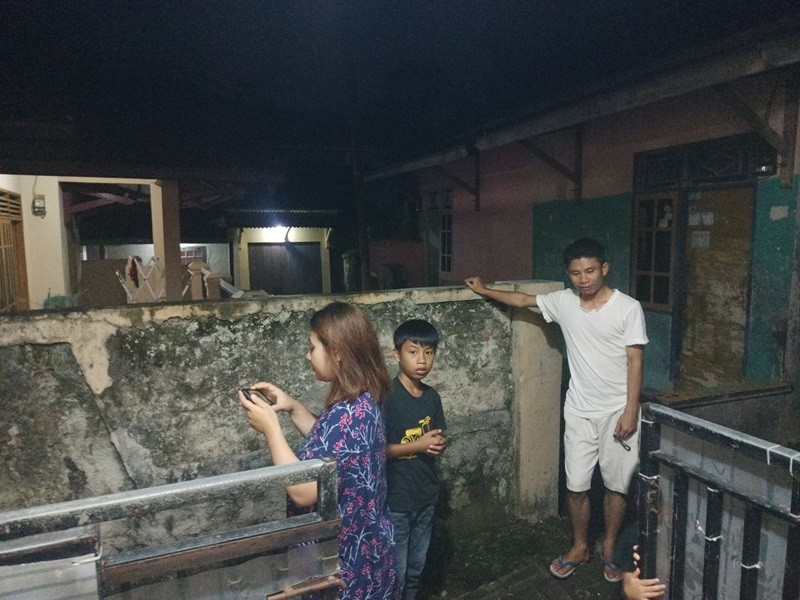 Gempa M 5,7 Terjadi di Bayah Banten, Warga Panik Berhamburan Keluar Rumah (Foto Fariz)