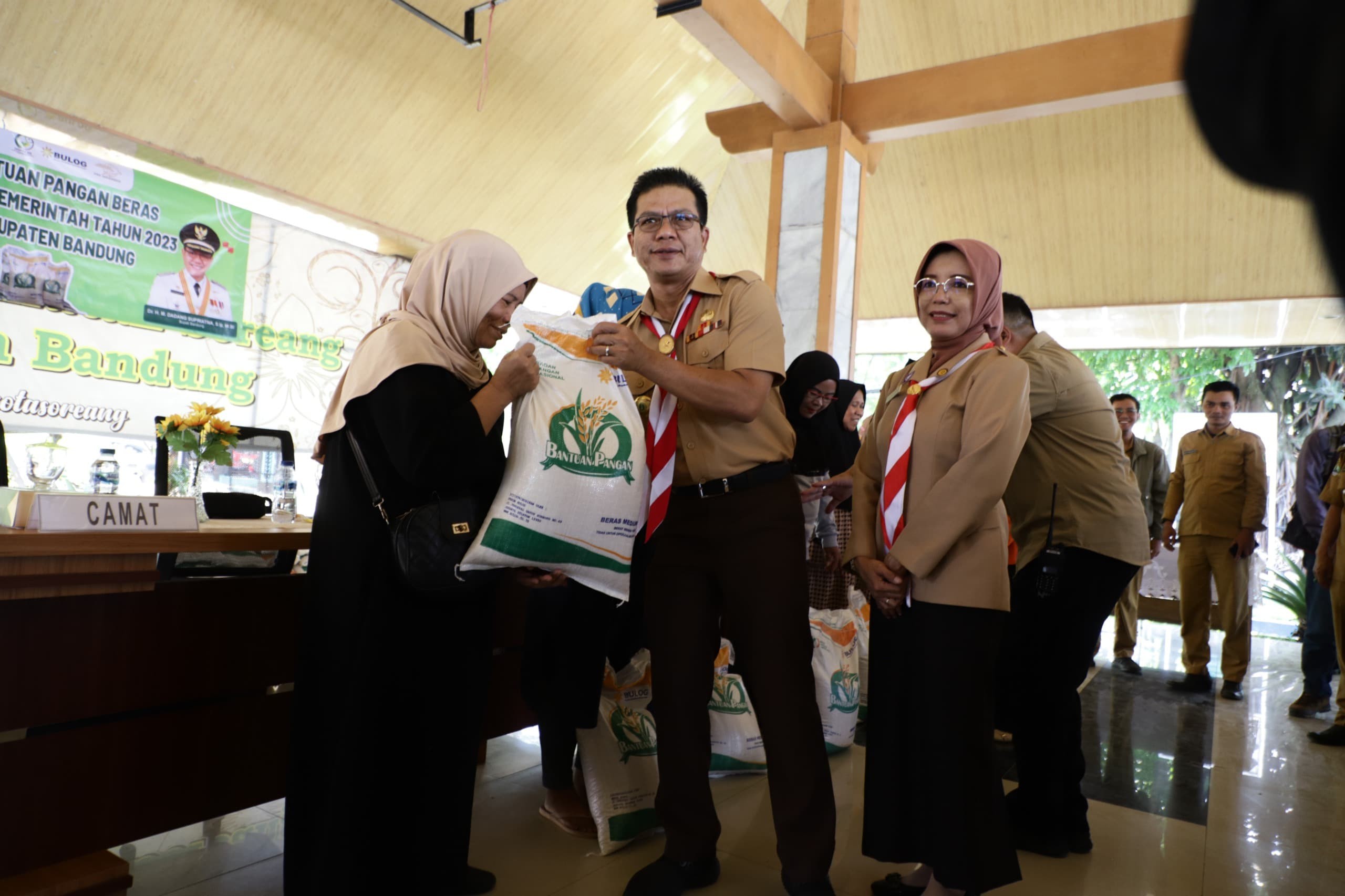 Harga Beras Masih Melonjak, Pemkab Bandung Gelar Gerakan Pangan Murah. (Foto: Agi Ilman/ MNC Media)