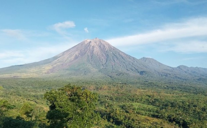 Gunung Semeru Kembali Keluarkan Dua Kali Abu Vulkanik Setinggi Satu Kilometer (FOTO:Dok Ist))