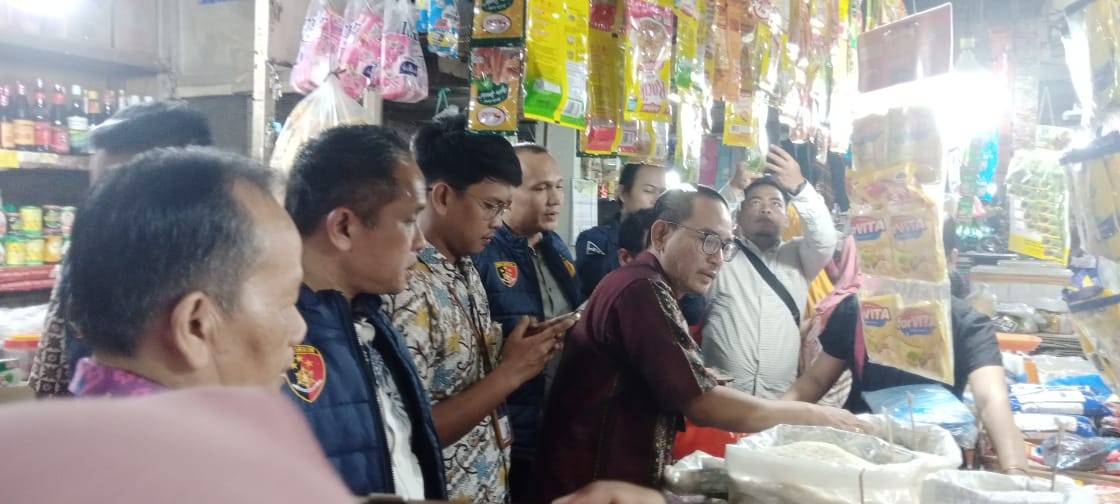 KPPU Tinjau Stok Beras Bulog di Medan, Temukan Harga di Atas HET. (Foto: MNC Media)