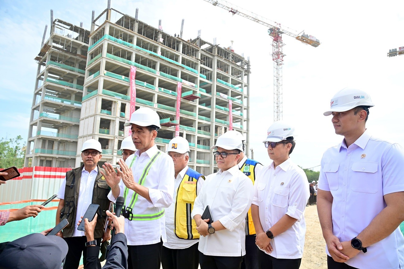 Jokowi Lakukan Topping Off Hunian ASN dan Hankam di IKN. (Foto Setpres)