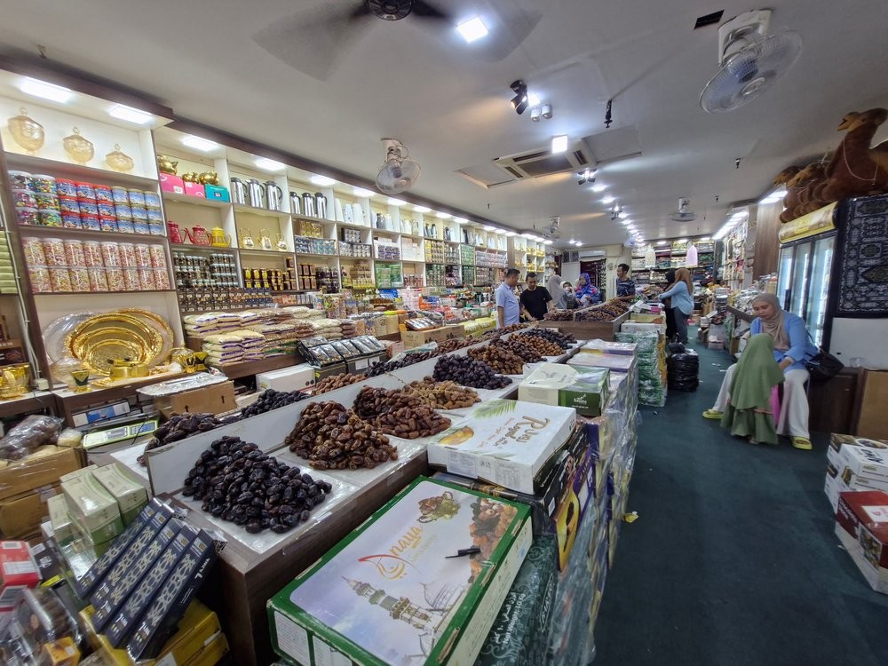 Ramadan Makin Dekat, Warga DKI Mulai Berburu Kurma di Pasar Tanah Abang. (Foto: MNC Media)