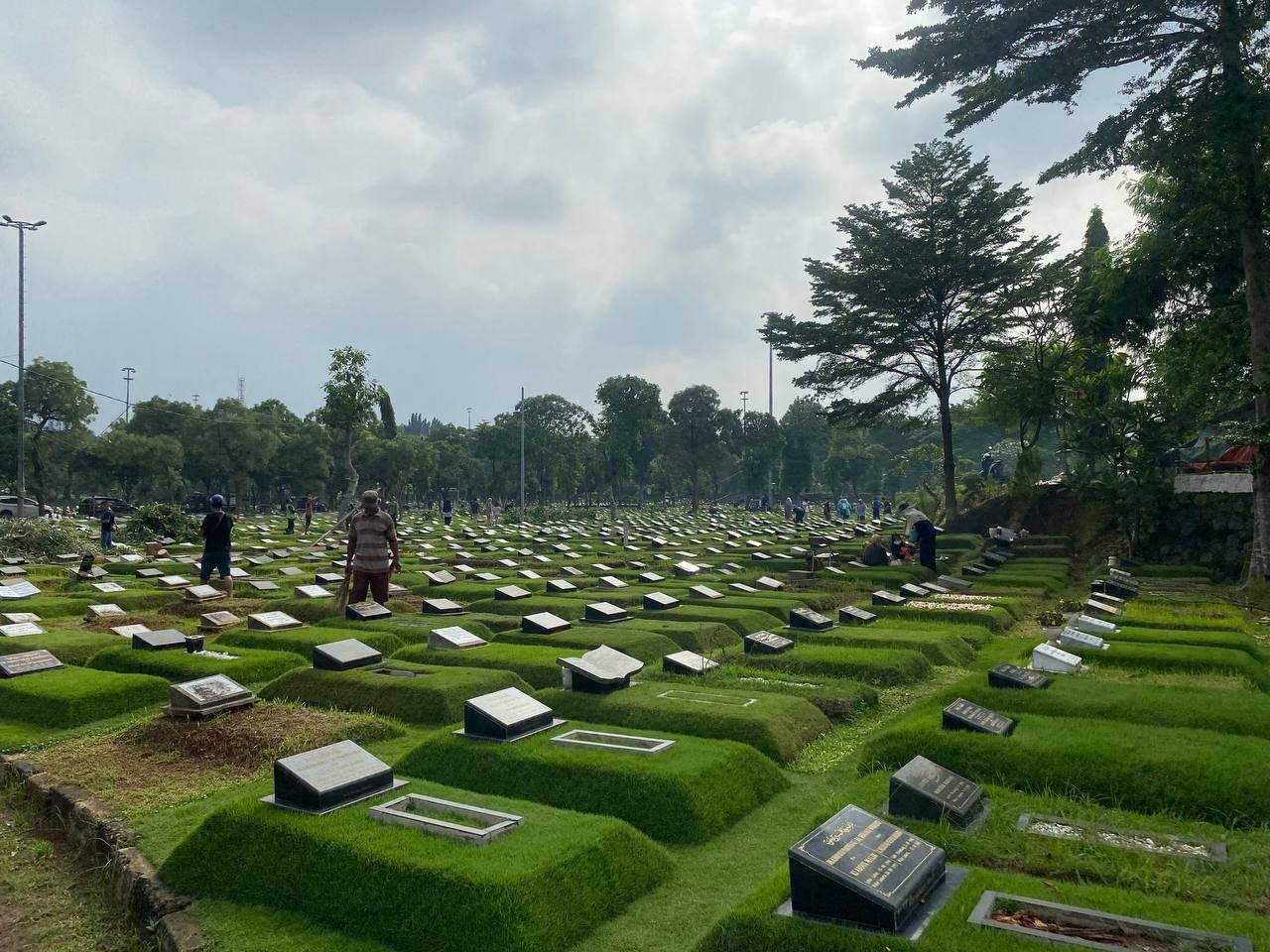 Banyak Peziarah jelang Ramadan, Pendapatan Perawat Makam Melonjak Empat Kali Lipat. (Foto: MNC Media)