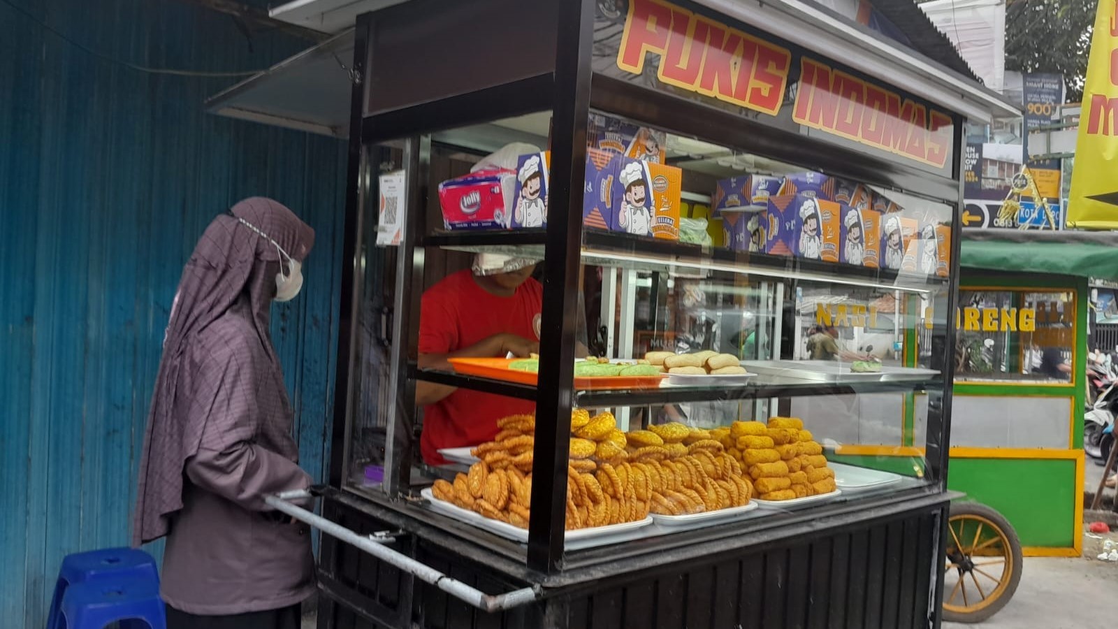 Berkah QRIS, Muslimin Kantongi Rp2 Juta Per Hari dari Jualan Pukis (foto: MNC Media)
