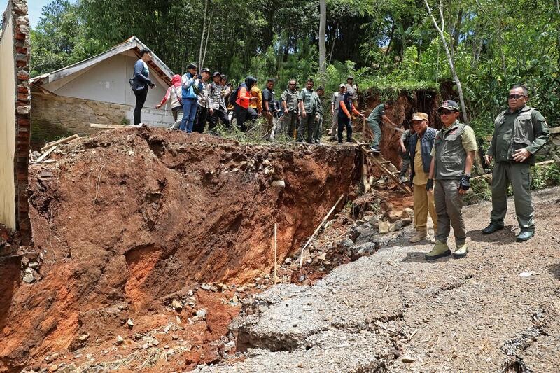 BNPB Ungkap 28 Rumah Direlokasi Imbas Adanya Pergerakan Tanah di Bandung Barat. (Foto: MNC Media)