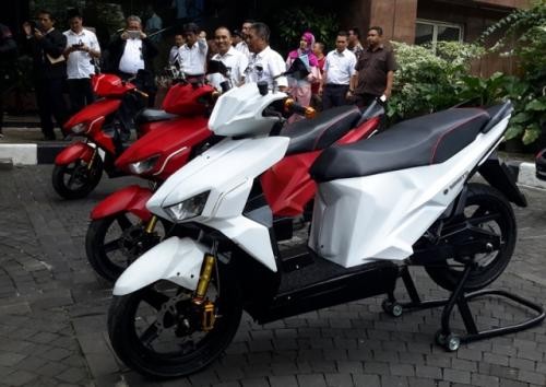 Penjualan motor Mei 2025 naik 24,2% jadi 505.350 unit. Ekspor juga melonjak, motor matic tetap dominasi pasar domestik dan internasional. (foto: iNews Media)