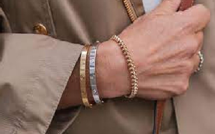 Arti Memakai Gelang di Tangan Kiri