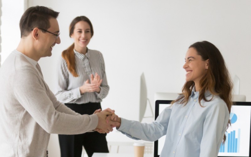 Strategi Memperkuat Jaringan Profesional melalui Acara MICE (AladinTravel)