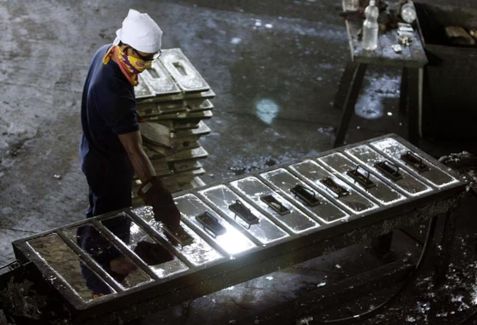 Harga Timah Anjlok 4 Persen Gegara Indonesia akan Naikkan Kuota Produksi. (Foto: Reuters)