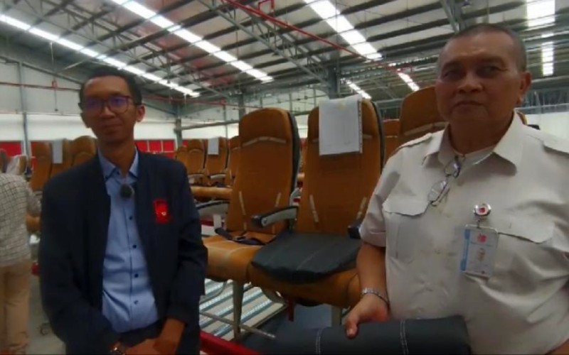 Lion Air Group menggandeng pabrik kulit asal Garut, Jabar, untuk memproduksi pelapis kursi pesawat.