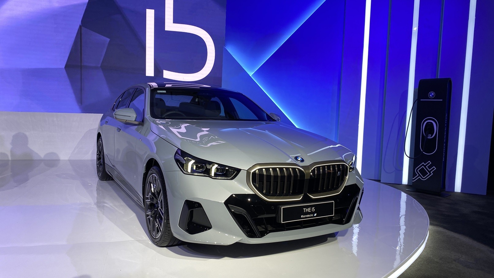 Akhirnya Terkuak, Segini Harga Mobil Listrik BMW i5. (Foto MNC Media)