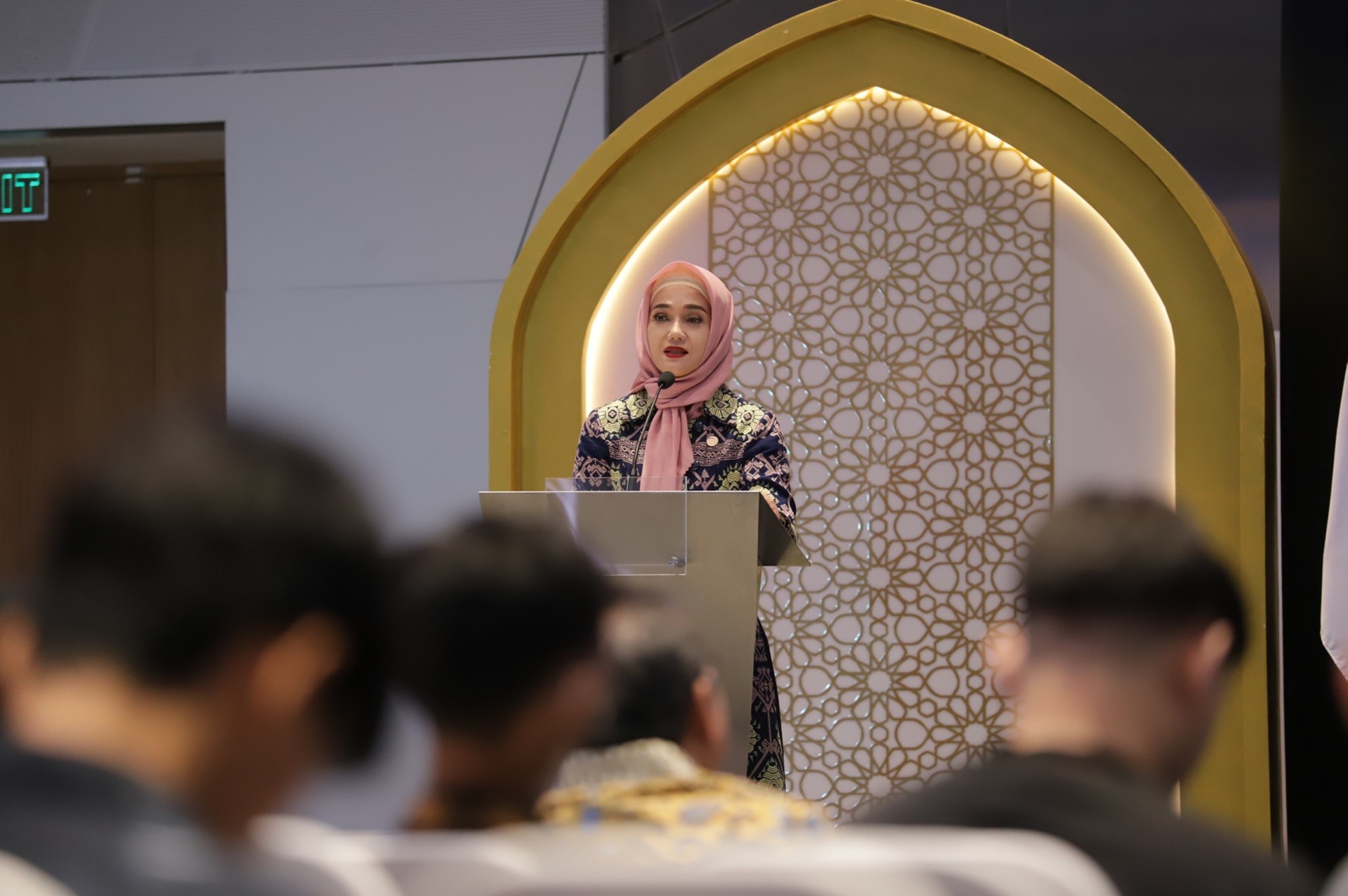 OJK: Indeks Literasi Keuangan Syariah Meningkat Pesat Jadi 39 Persen di 2023. (Foto Arof Julianto/MNC Media)