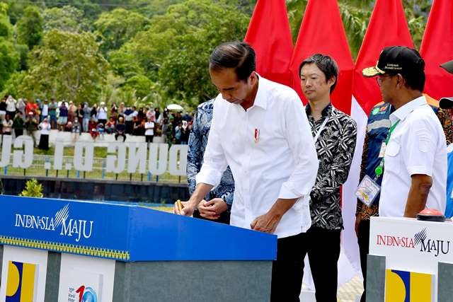 Jokowi Resmikan Rekonstruksi Daerah Irigasi Gumbasa Senilai Rp1,2 Triliun (Foto: dok Setpres)