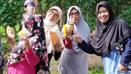 Berguru dari Sri Asih, Ubah Sampah Jadi Emas Beromzet Jutaan per Bulan (foto: MNC Media)