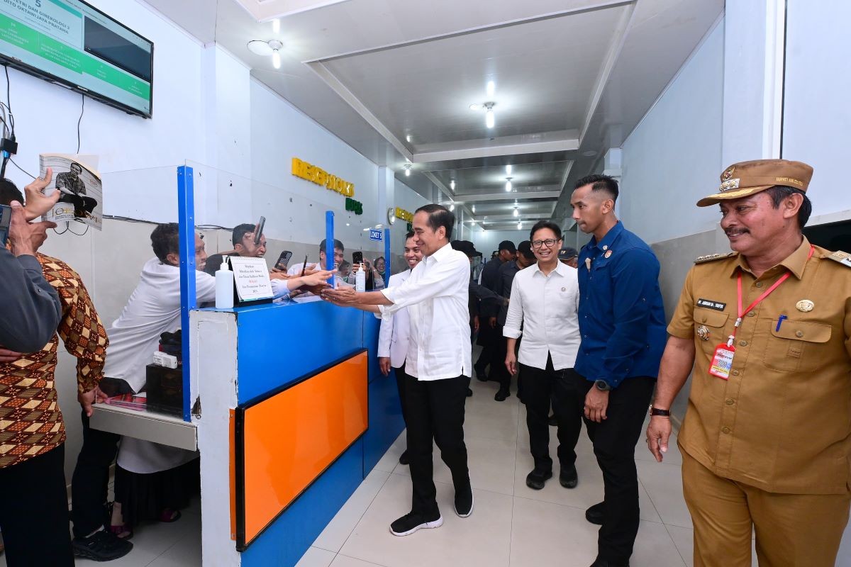 Kunjungi RSUD Mokopido Totitoli, Jokowi Tinjau Layanan BPJS Kesehatan. (Foto: MNC Media)