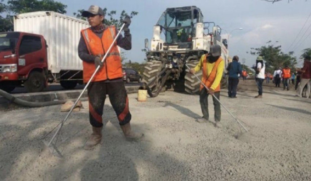 Pj Gubernur Jabar Janji Tuntaskan Perbaikan Jalan H-10 Lebaran 2024 (FOTO:MNC Media)