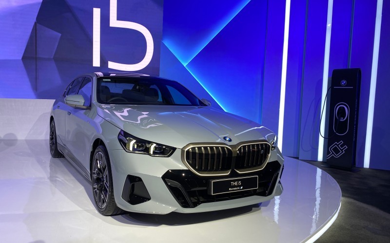Mobil listrik BMW i5 (M Fadli Ramadhan/MPI)
