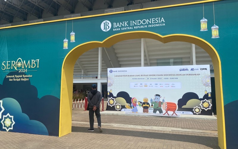 Bank Indonesia membuka layanan penukaran uang baru untuk warga DKI Jakarta di Istora Senayan (Anggie Arista/MPI)