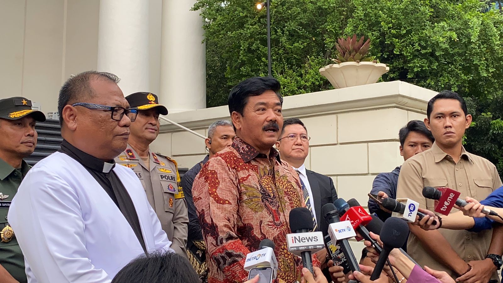 Tinjau Pelaksanaan Tri Hari Suci, Menko Polhukam Pastikan Paskah Aman. (Foto: MNC Media)