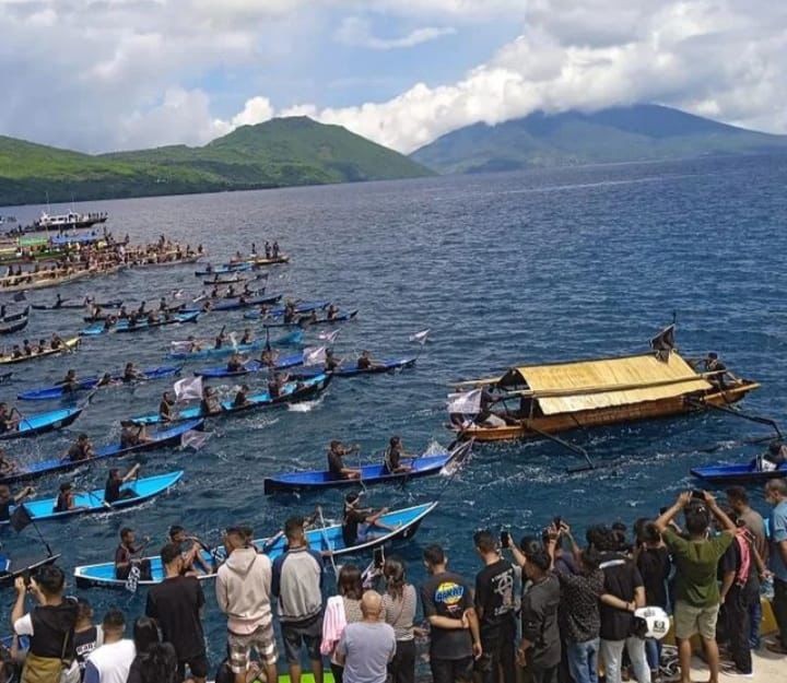 TNI AL Kerahkan KRI Escolar-871 untuk Amankan Prosesi Semana Santa di Flores. (Foto: Dok. TNI AL)