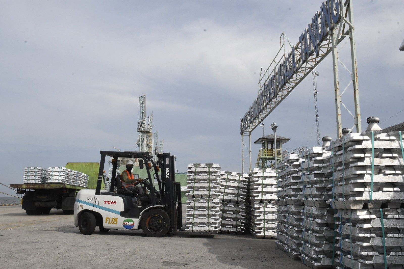 Inalum Ekspor 7.000 Metric Ton Aluminium ke China. (Foto: MNC Media)