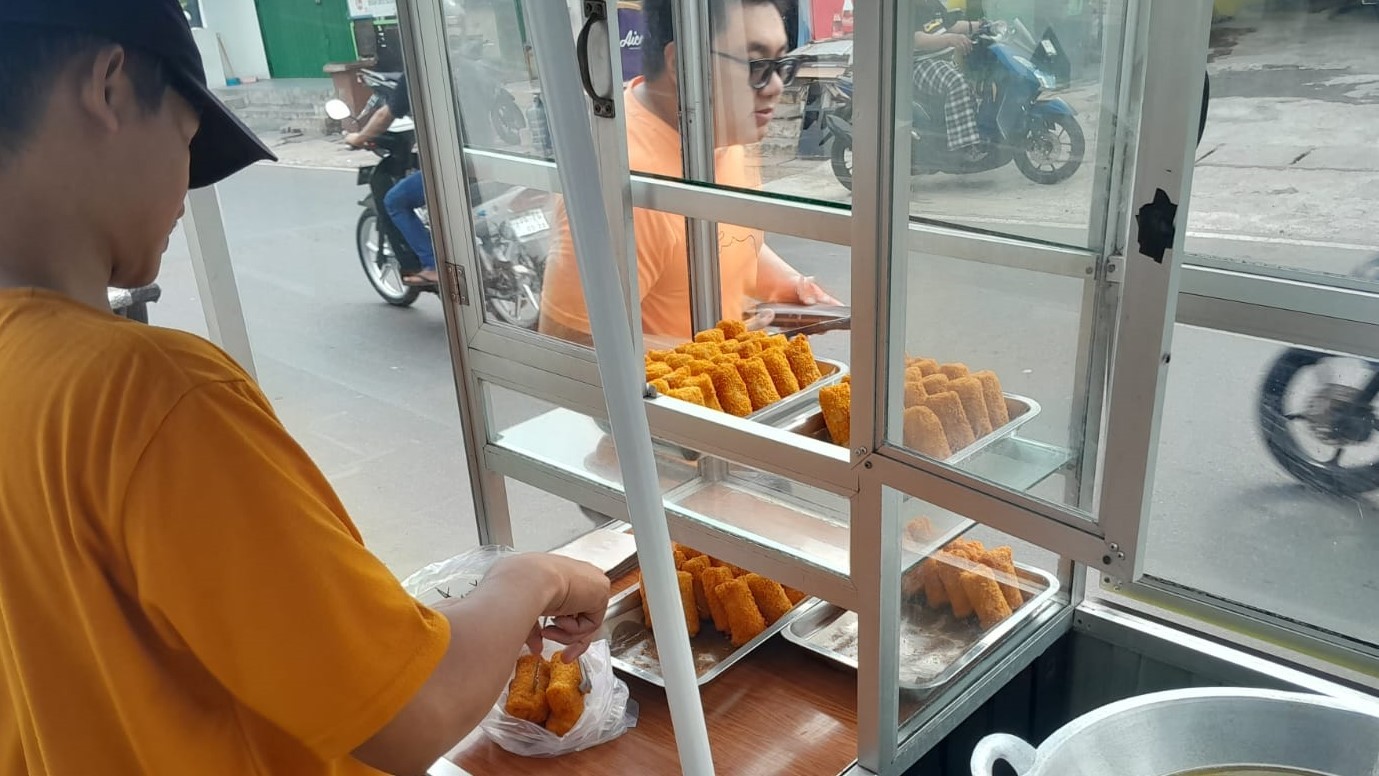 Berkah Ramadan Juli, Kantongi Jutaan Rupiah dalam Hitungan Jam dari Bisnis Risol (foto: MNC media)
