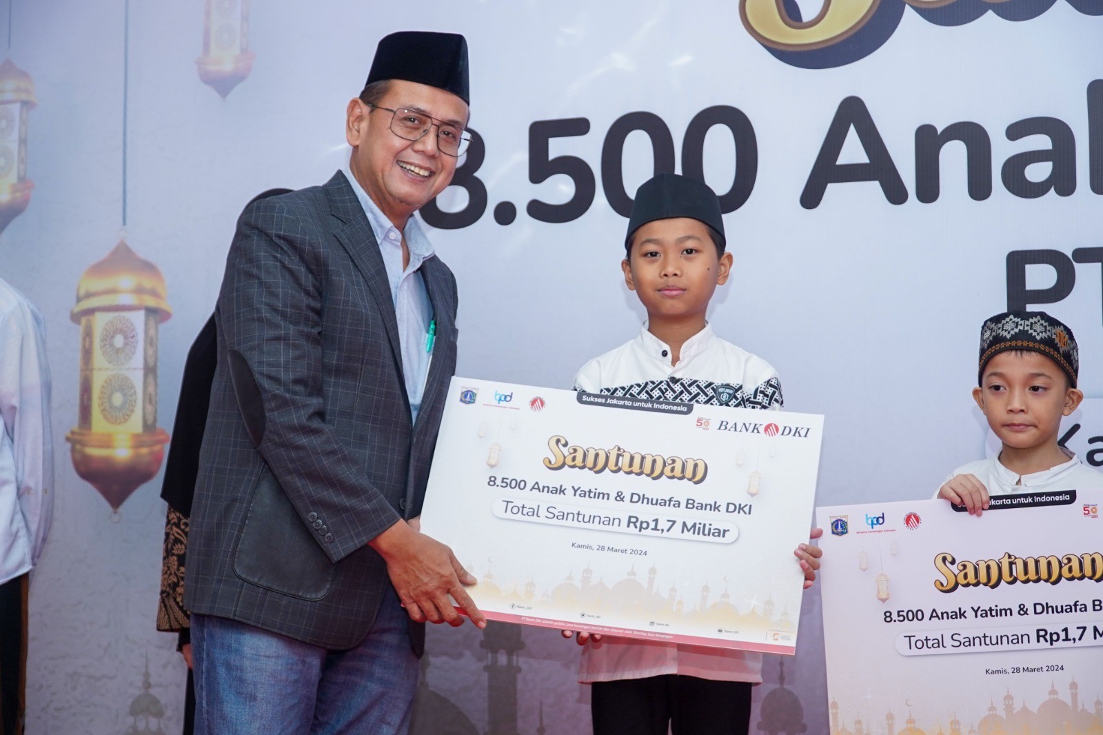 Gelar Santunan, Bank DKI Pamer Fitur Bayar Zakat via JakOne Mobile (foto: MNC media)