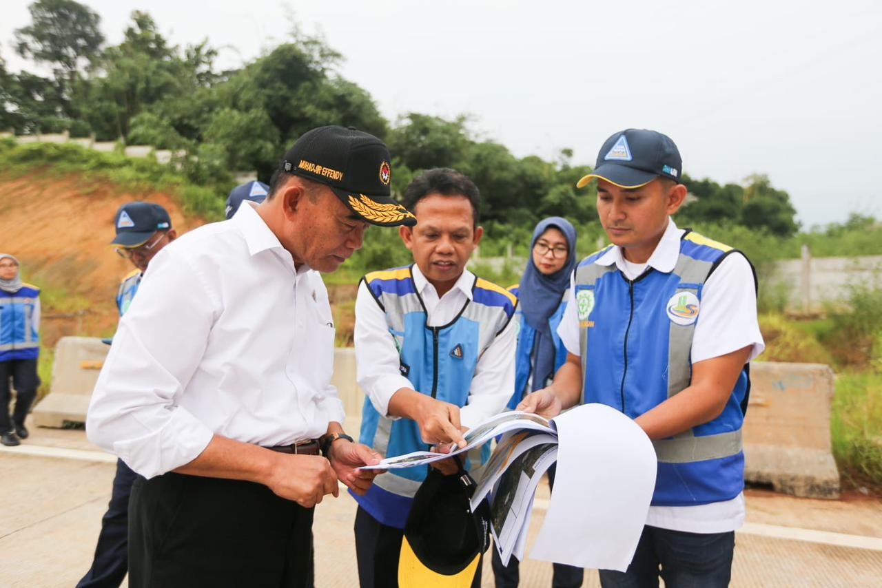 Jelang Periode Mudik, Menko PMK Cek Kesiapan Rest Area 88B Cipularang. (Foto: MNC Media)