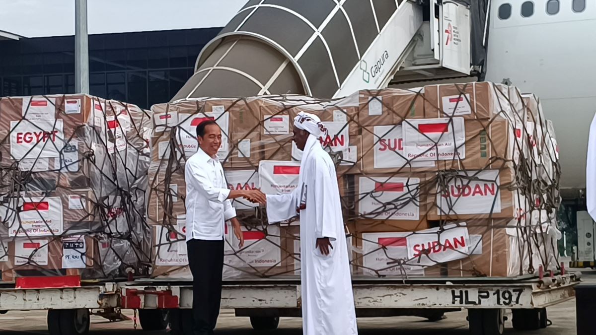 Jokowi Lepas Bantuan Kemanusiaan untuk Gaza dan Sudan Senilai Rp30 Miliar. (Foto: Raka/MNC Media)
