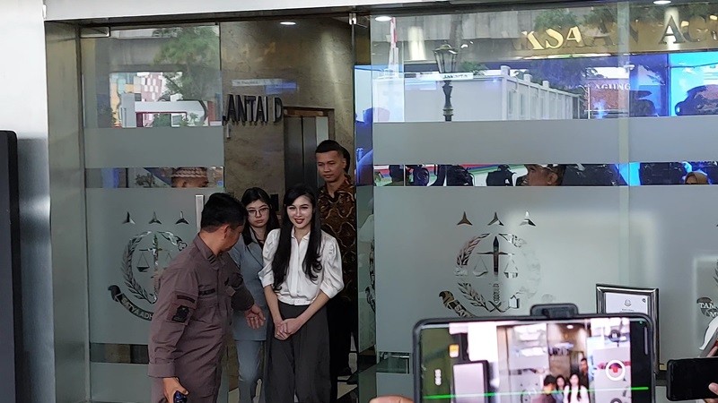 Usai Diperiksa Lima Jam sebagai Saksi Korupsi Timah, Sandra Dewi: Doain Saja (Foto Selvianus MPI)