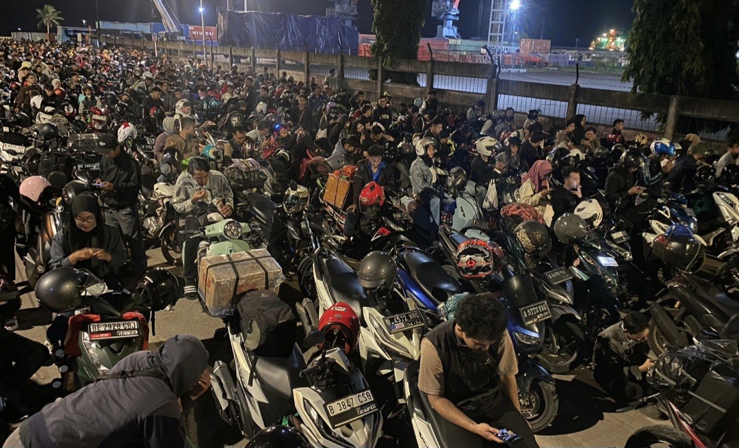 Keluh Pemudik Terjebak Tiga Jam Antre Masuk Pelabuhan Ciwandan: Kasihan Anak dan Istri (FOTO:MNC Media)