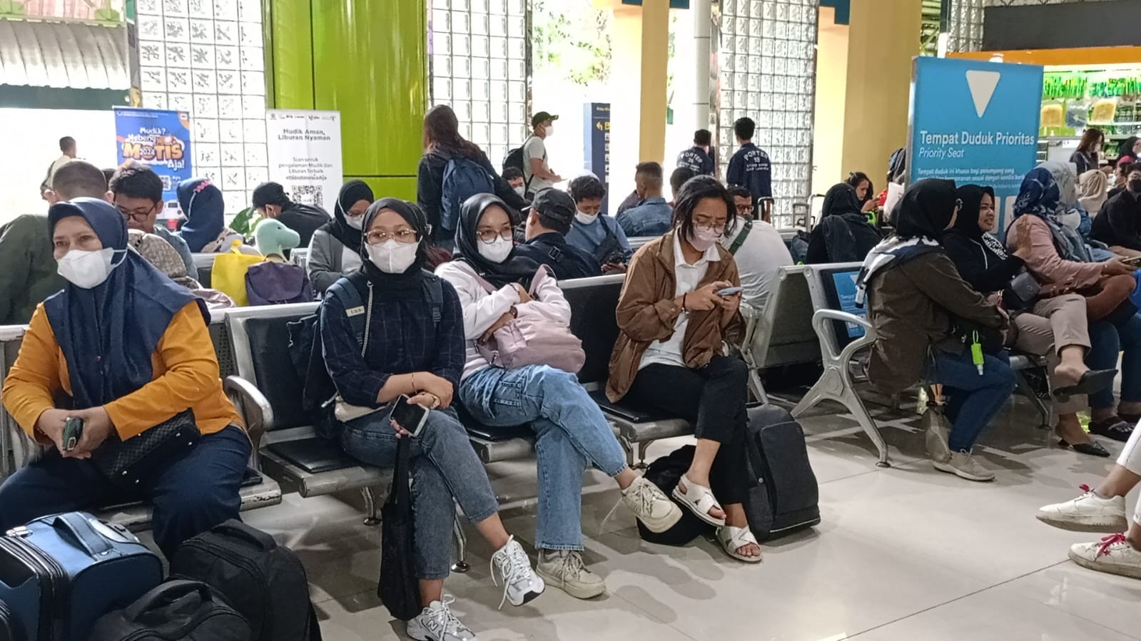 Puncak Arus Mudik Lebaran Begini Situasi Stasiun Gambir Jakarta Siang Ini