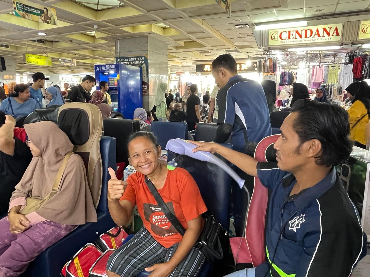 H-3 Idul Fitri, Pasar Tanah Abang Masih Dipadati Pembeli. (Foto: MNC Media)