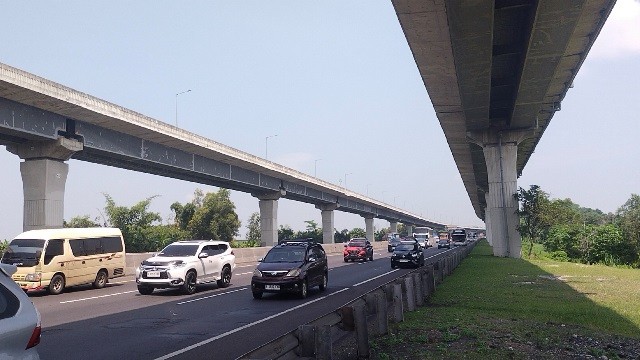 Tol Cikampek KM 41 Padat Merayap H-3 Jelang Lebaran (Foto: MNC Media/ Sevianus)