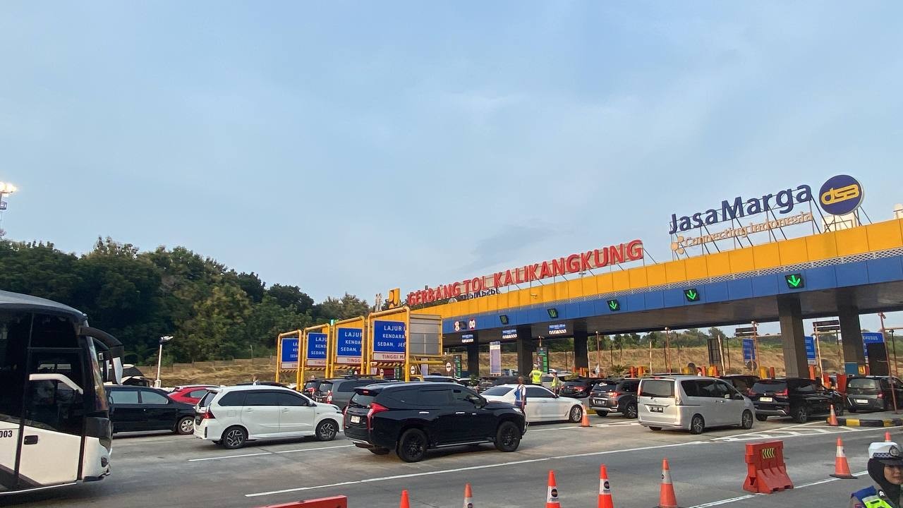 GT Kalikangkung Mulai Padat, Tiga Ribu Kendaraan per Jam Melintas ke Semarang. (Foto: MNC Media)