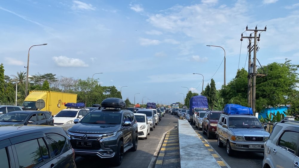 H-3 Lebaran, Begini Penampakan Kemacetan di Gerbang Exit Tol Merak. (Foto: MNC Media)