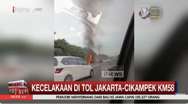 Kecelakaan Terjadi di Jalur Contra Flow KM 58 Tol Jakarta-Cikampek. Courtesy: iNews.
