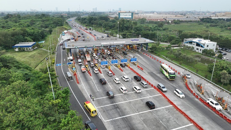 521 Ribu Kendaraan Tinggalkan Jakarta Lewat Tol Cikampek Utama Sampai H-2 Lebaran. (Foto: MNC Media)