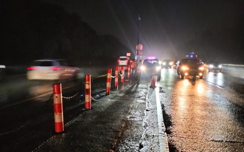 Jasa Marga berlakukan contraflow di Tol Jagorawi arah Jakarta pada Senin (27/1/2025).