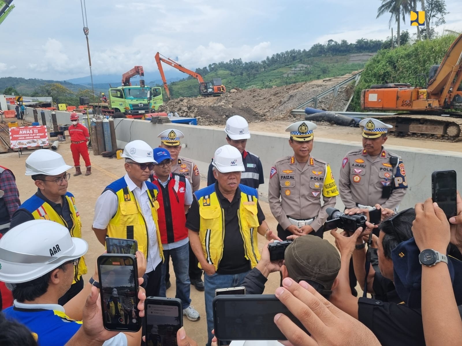 Menteri PUPR Pastikan Tol Bocimi Bisa Beroperasi Fungsional Mulai Besok. (Foto: Kementerian PUPR)