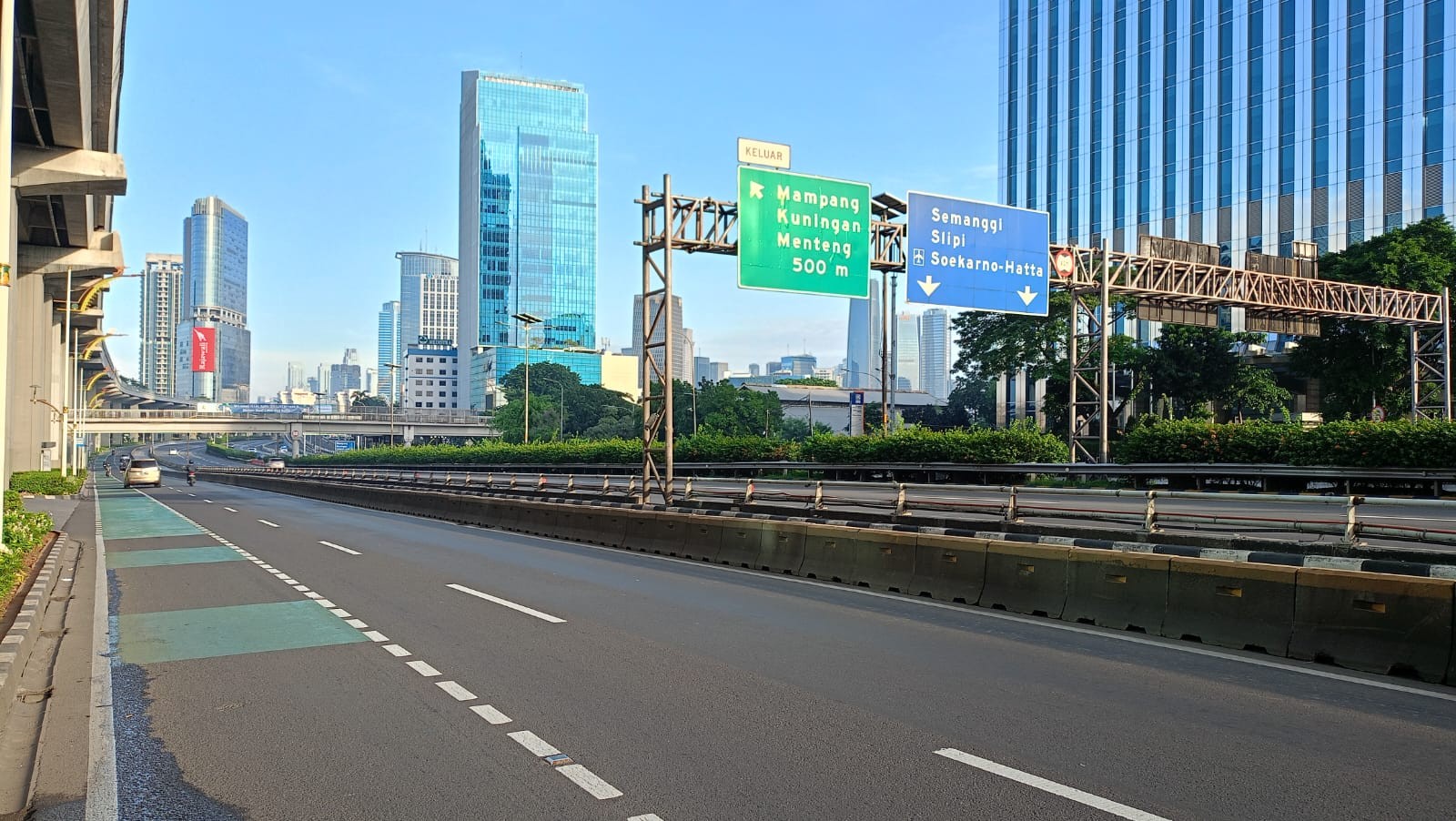 Banyak Warga yang Mudik, Lalu Lintas Jakarta Lengang di Hari Raya Idul Fitri. (Foto: Giffar/MNC Media)