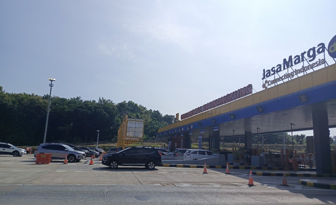 H+1 Lebaran, Arus Lalu Lintas di GT Kalikangkung Terpantau Lengang (FOTO:MNC Media)