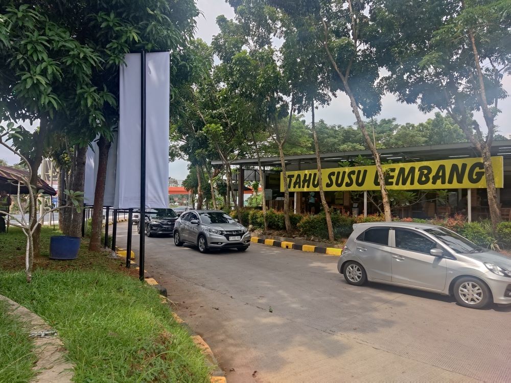 Rest Area Km B Tol Cipali Mulai Dipadati Pemudik Lalu Lintas Masih