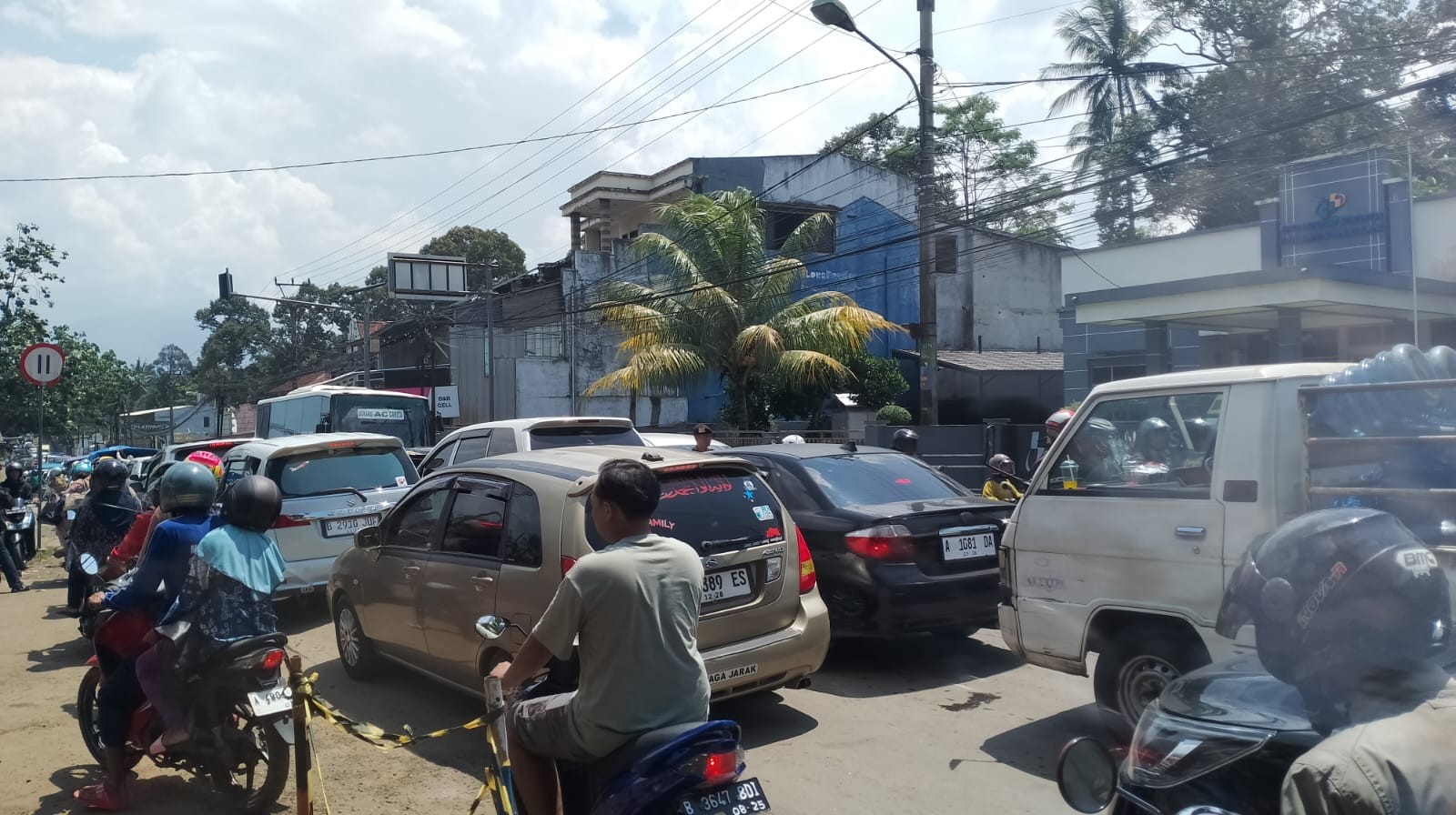 Volume Kendaraan ke Pandeglang Naik 300 Persen, Polri Terapkan Buka Tutup Jalan. (Foto: MNC Media)