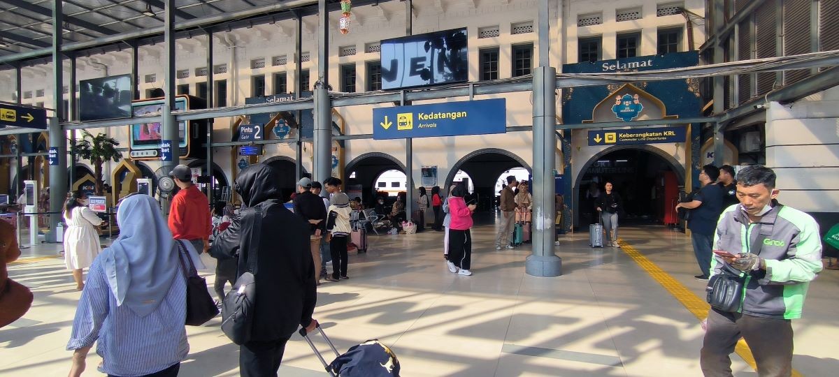 17 Ribu Penumpang Tiba di Stasiun Pasar Senen Hari Ini. (Foto: Dinar/MNC Media)