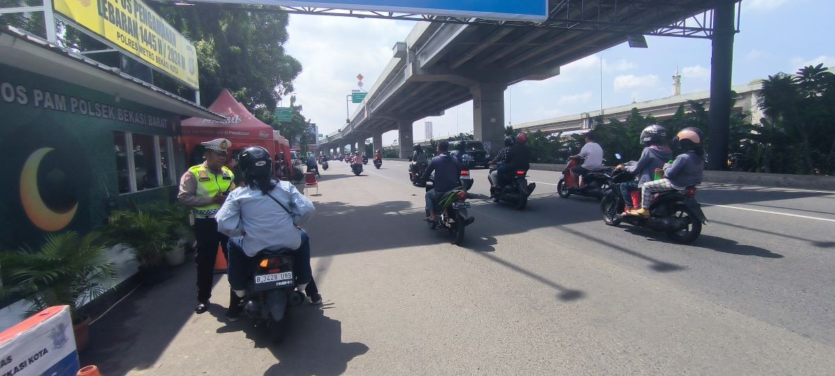 Polri: Arus Lalu Lintas di Kalimalang Bekasi Lancar Terkendali di H+3 Lebaran. (Foto: Dinar/MNC Media)