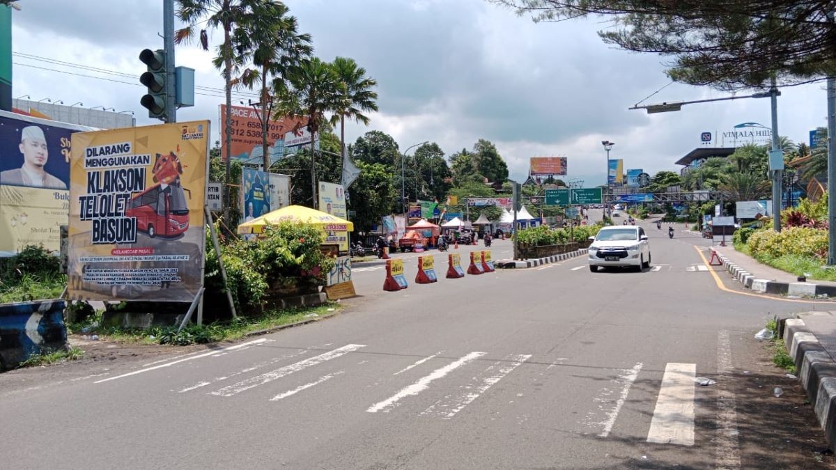 Arus Balik Libur Panjang Waisak, Polisi Berlakukan One Way dari Puncak Arah Jakarta (Putra Ramadhani/iNews Media Group)