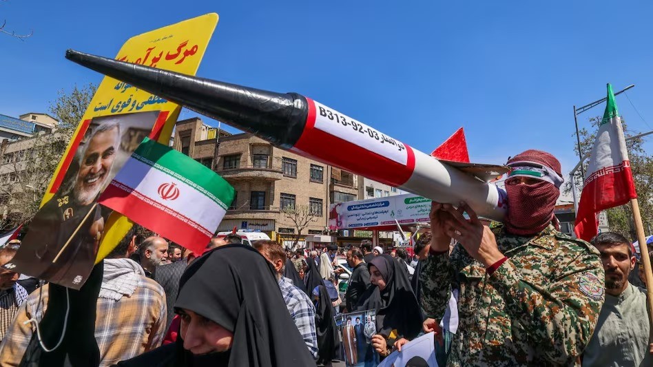 Kemlu RI: Tidak Ada WNI Terdampak Serangan Iran ke Israel. (Foto: MNC Media)
