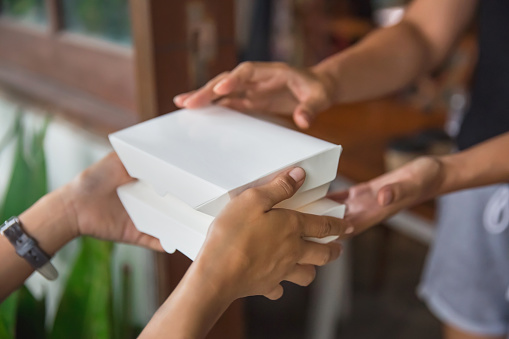 Bagaimana Hitungannya Jika Membayar Fidyah dengan Nasi Kotak? (Foto: Membayar Fidyah dengan Nasi Kotak)